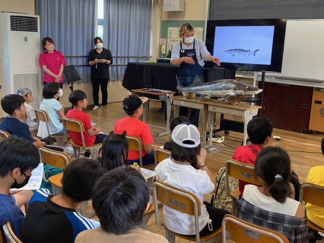 「函南ちょうざめ」を地元小学生が学んで、作って、食す！ : チョウザメ講座